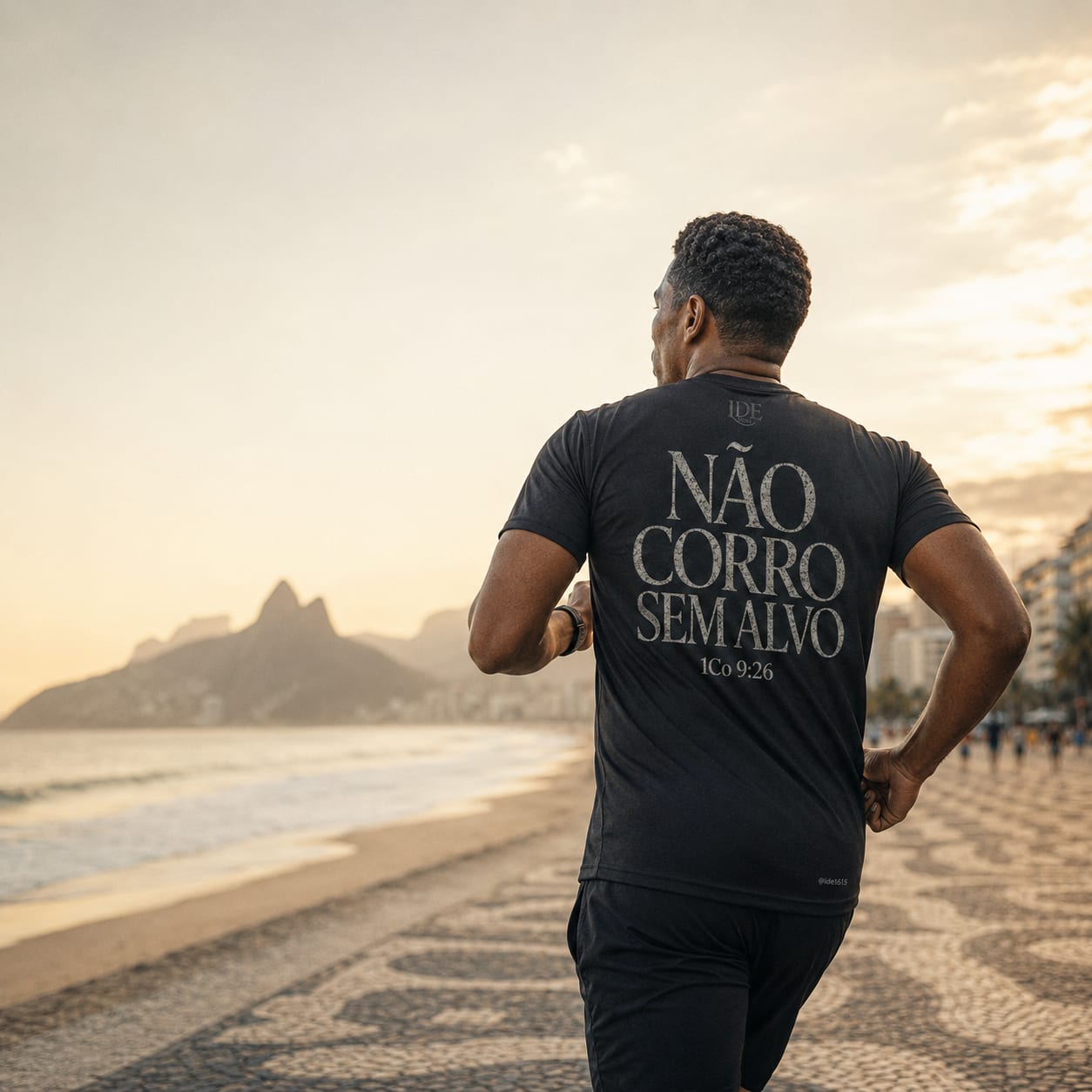 Amanhecer na orla de Copacabana